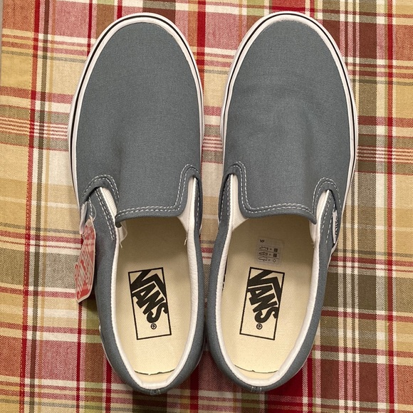 Vans Shoes - NWT Vans Slip on sneakers. Mens 6.5. Womens 8.